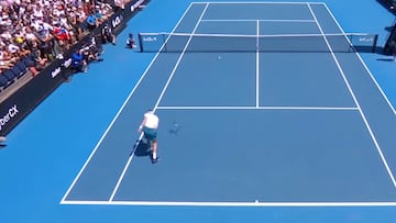 A Jarry nunca se le vio así: ¡perdió en Australia y destrozó su raqueta!