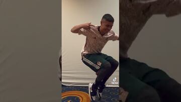 ¡El bailongo con todo! Emilio Lara se declara fan del chúntaro style