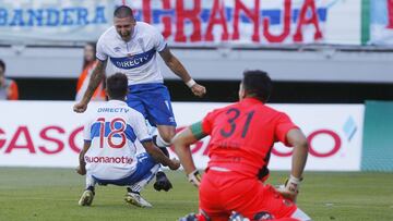 Diego Buonanotte y Nicol&aacute;s Castillo, en la definici&oacute;n ante Deportes Temuco. 