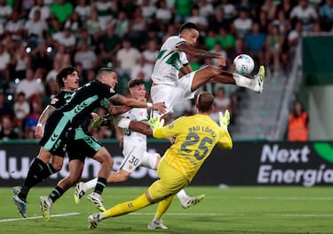 Após a transição para o GEFA no GETEAF, o AMB o havia escolhido por 2 milhões de euros, como um novo RAM. O Real Madrid, cujos direitos armazenaram parte de seus direitos, sabem que seu crescimento o guiará a retornar a Cham.