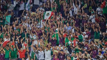 La afición mexicana en el NRG Stadium