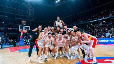 La Selección de baloncesto celebra su victoria frente a Italia que daba la clasificación para el Mundial 2023.