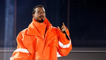 Las Vegas (Usa), 16/11/2023.- Colombian singer J Balvin performs during the opening ceremony ahead of the F1 Grand Prix of Las Vegas at the Las Vegas Strip Circuit in Las Vegas, Nevada, USA, 15 November 2023. (Fórmula Uno) EFE/EPA/ETIENNE LAURENT
