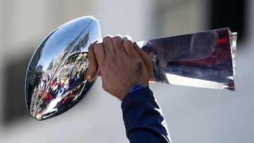 LOS ANGELES, CALIFORNIA - FEBRUARY 16: Andrew Whitworth #77 of the Los Angeles Rams raises the Vince Lombardi trophy