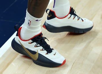 Detalle de las zapatillas de LeBron James.