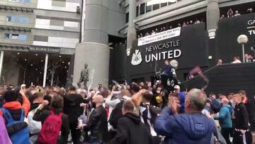 La fiesta de los hinchas del Newcastle tras pasar a ser el club más rico del mundo