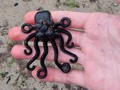 Un niño encuentra el ‘Santo Grial’ de las piezas de LEGO tras dos años de búsqueda en una playa