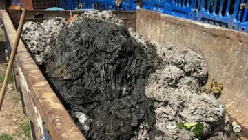 Operarios bajaron al alcantarillado de Londres por un bloqueo: se toparon con ‘fatberg’, un iceberg de grasa gigantesco