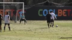 Lo quieren sacar de Colo Colo, volvió a jugar e hizo esto