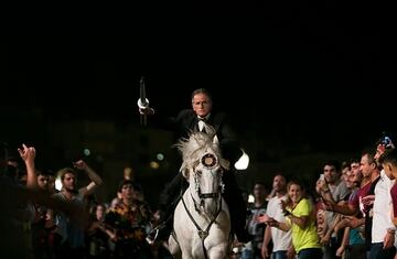 La ciudad menorquina de Ciutadella vibró con los 'Jocs des Pla', una tradición que cada año aglutina a más gente en las fiestas de Sant Joan.