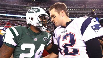 EAST RUTHERFORD, NJ - NOVEMBER 27: (L-R) Darrelle Revis #24 of the New York Jets talks with Tom Brady #12 of the New England Patriots after their game at MetLife Stadium on November 27, 2016 in East Rutherford, New Jersey. The New England Patriots defeated the New York Jets with a score of 22 to 17. Al Bello/Getty Images/AFP
== FOR NEWSPAPERS, INTERNET, TELCOS & TELEVISION USE ONLY ==