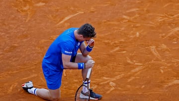 Tennis - Madrid Open - Park Manzanares, Madrid, Spain - May 3, 2024 Czech Republic's Jiri Lehecka reacts before retiring from his semi final match against Canada's Felix Auger Aliassime REUTERS/Susana Vera