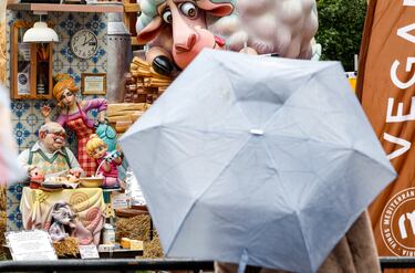 Este miércoles, 19 de marzo y día de San José, se celebrará el emocionante "Día de la Cremà" en las Fallas de Valencia, donde más de 700 monumentos que los artistas falleros han levantado por toda la ciudad arderán en un espectáculo impresionante. Marcando el broche de oro de la fiesta más emblemática de Valencia y una de las más multitudinarias de toda España. La noche se iluminará con fuegos artificiales.