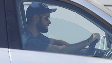 Mario Su&aacute;rez, en su coche.