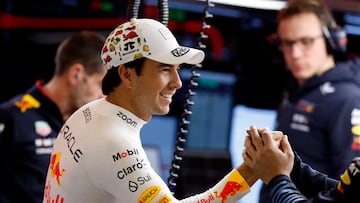 Formula One F1 - Las Vegas Grand Prix - Las Vegas Strip Circuit, Las Vegas, Nevada, United States - November 21, 2024 Red Bull's Sergio Perez before practice REUTERS/Evelyn Hockstein