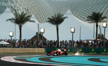 Hamilton takes Abu Dhabi pole ahead of title challenger Rosberg