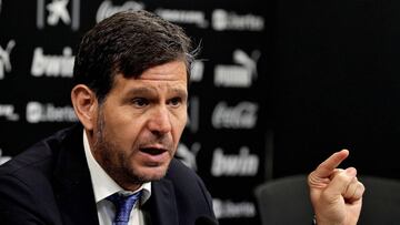 GRAFCVA6950. VALENCIA, 15/08/2019.- El director general del Valencia, Mateu Alemany, durante la rueda de prensa que ha ofrecido este jueves en la que afirmó que a día de hoy no existe ninguna oferta por el delantero internacional del equipo,