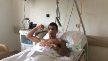 Mandzukic, en el hospital, en una foto que publicó en su cuenta de twitter.