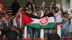 Futbol, Internacional vs Palestino  Copa Libertadores 2019  Hinchas de Palestino alientan a su equipo durante el partido del grupo A de la Copa Liberatadores contra Internacional disputado en el estadio Beira-Rio de Porto Alegre, Brasil.  09/04/2019  Max Peixoto/Dia Esportivo/Photosport   Football, Internacional vs Palestino  2019 Copa Libertadores Championship  Palestino's fans cheer their team during the group A of the Copa Libertadores Championship against Internacional held at the Beira-Rio stadium in Porto Alegre, Brazil.  09/04/2019  Max Peixoto/Dia Esportivo/Photosport