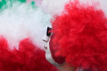 Un divertido seguidor de Italia durante el encuentro ante Croacia.