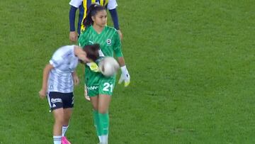 ¿Válido o no? Insólito gol en la liga femenina de Turquía