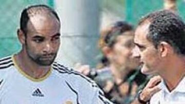 <b>LISTO. </b>Emerson dialoga con el Dr. Hernández sobre sus molestias.