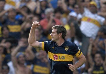 El argentino jugó solamente con Boca Juniors entre el 2000 y 2009.