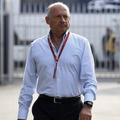 Dennis encuentra trabajo en el Ministerio de Defensa británico