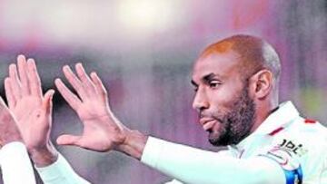 <b>DIEZ GOLES. </b>Luis Fabiano y Kanouté tienen todas las papeletas para ser titulares mañana en el partido frente al Valladolid.