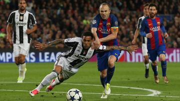 Dani Alves, ahora en las filas de la Juventus, podr&iacute;a convencer a Iniesta para que fichase por la &lsquo;Vecchia Signora&rsquo;.