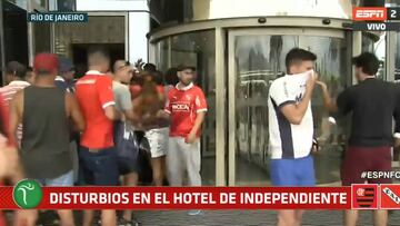 Gas pimienta, disturbios y violencia en el hotel de Independiente