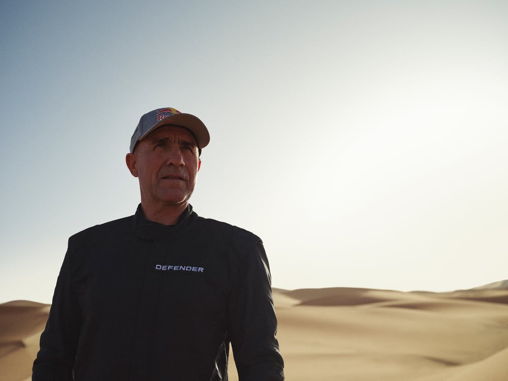 Stephane Peterhansel, piloto de Defender, para el Dakar 2026.