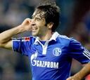 El Schalke, a tres puntos del líder con un gol de Raúl