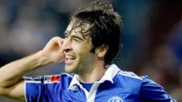 El Schalke, a dos puntos del líder con un gol de Raúl
