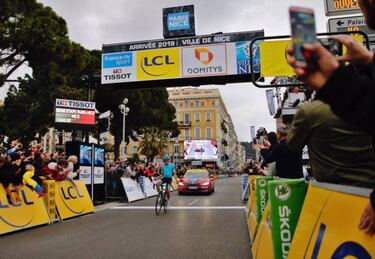 Bernal ya est¨¢ aqu¨ª: bati¨® en el pulso por la Par¨ªs-Niza a Nairo