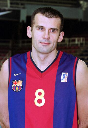 El Madrid y el Barça fueron los dos únicos equipos en la ACB del pívot bosnio, que se incorporó al conjunto azulgrana en el verano 1991 y jugó allí dos temporadas. Después volvería en enero de 2001 tras superar una lesión. En el Madrid disputó el curso 19