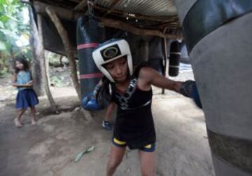 Escuela de boxeo en la comunidad indígena de Pacayita en la ciudad de Masaya, Nicaragua.