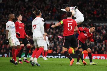 En Nesyri hace un remate de cabeza que va desviado, rechaza en Maguire y se mete en la portería. Otra vez gol en propia puerta del United.