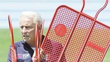 Giovanni Trapattoni y sus pupilos anduvieron ayer recogiendo sus bártulos para el viaje que les espera hoy hasta Guimaraes.