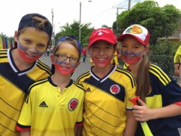 En la afueras del Metro ya se vive la fiesta de la Selección