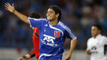 Manuel Villalobos recuerda con AS su etapa en los azules. Su relación con Marcelo Salas, Sergio Markarián y la charla que tuvo con Sabino Aguad por la que decidió partir.