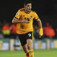 Raúl Jiménez se llevaría a Edson Álvarez con el Wolverhampton