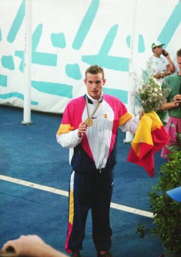 Nació en los Estados Unidos pero siempre compitió por España. Es famoso gracias a su medalla de oro en los 200 m Espalda conseguida ante su público, en los Juegos Olímpicos de 1992 en Barcelona, España.