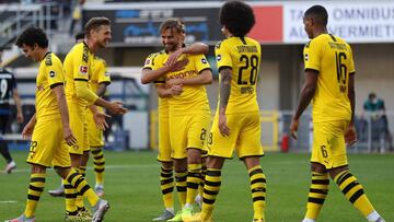 Dortmund&#039;s German defender Marcel Schmelzer (C) is congratulated after scoring his team&#039;s fifth goal during the German first division Bundesliga football match SC Paderborn 07 and Borussia Dortmund at Benteler Arena in Paderborn on May 31, 2020.