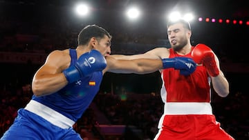 Paris 2024 Olympics - Boxing - Men's +92kg - Final - Roland-Garros Stadium, Paris, France - August 10, 2024. Ayoub Ghadfa Drissi El Aissaoui of Spain in action against Bakhodir Jalolov of Uzbekistan. REUTERS/Peter Cziborra