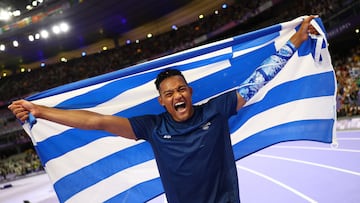 Paris 2024 Olympics - Athletics - Men's Pole Vault Final - Stade de France, Saint-Denis, France - August 05, 2024. Bronze medallist Emmanouil Karalis of Greece celebrates after the final. REUTERS/Kai Pfaffenbach