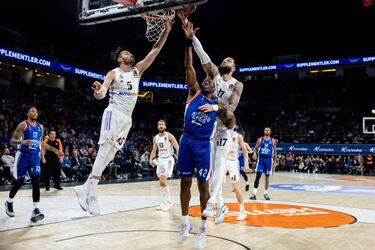 El Efes sobrevive al Madrid