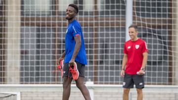 Iñaki Williams, al término de un entrenamiento del Athletic.