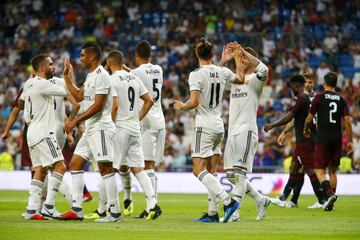 The Real Madrid players celebrate Bale's goal.