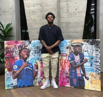 Imagen de David Moli, con las pinturas realizadas para Alex Iwobi (Everton) y Moise Kean (PSG, cedido por el Everton).